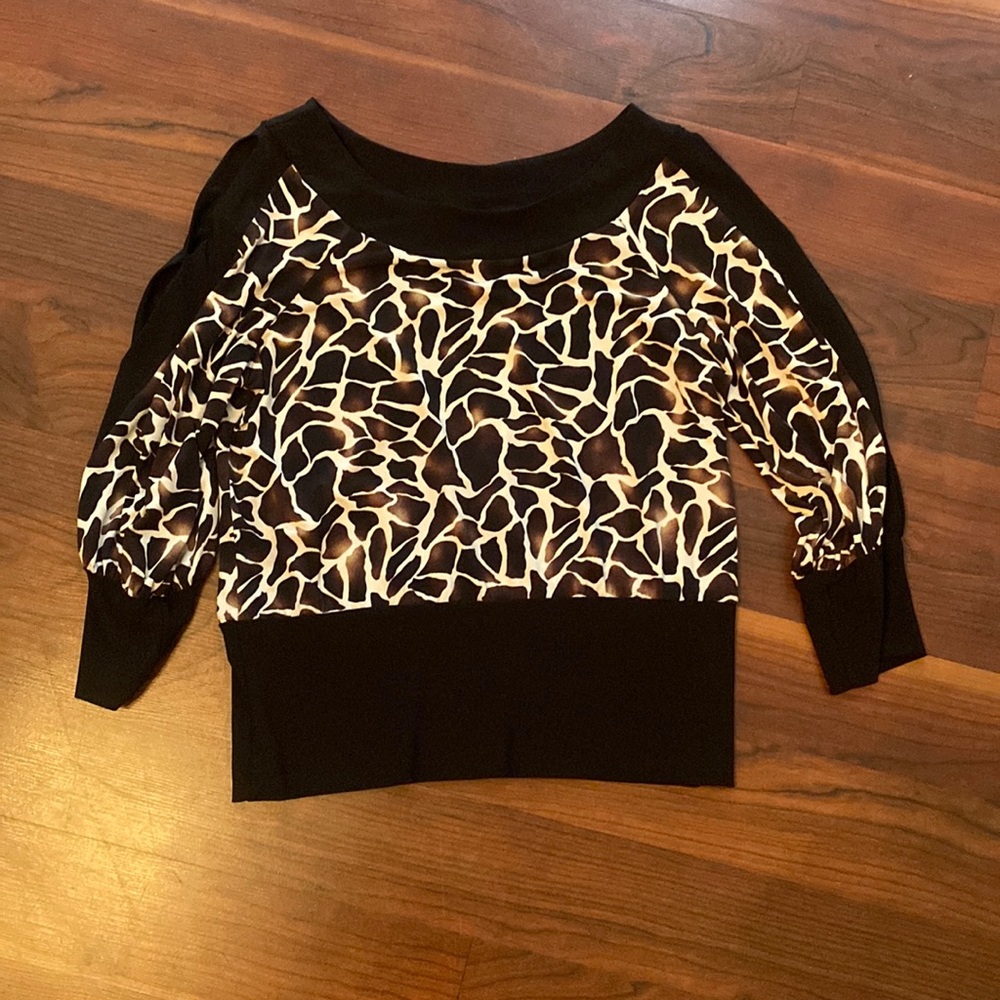 Clara S. Giraffe Print Top with Cutout Arms